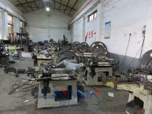 Atelier d'assemblage de machines à fabriquer les clous