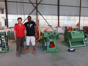 Clients de la machine à fabriquer les ongles du Nigeria
