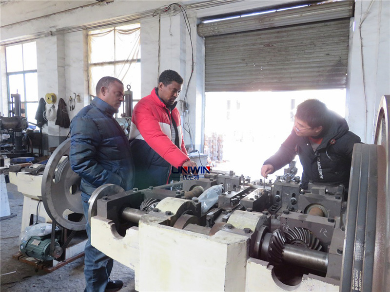 Machine automatique à fabriquer des clous client de l'Éthiopie