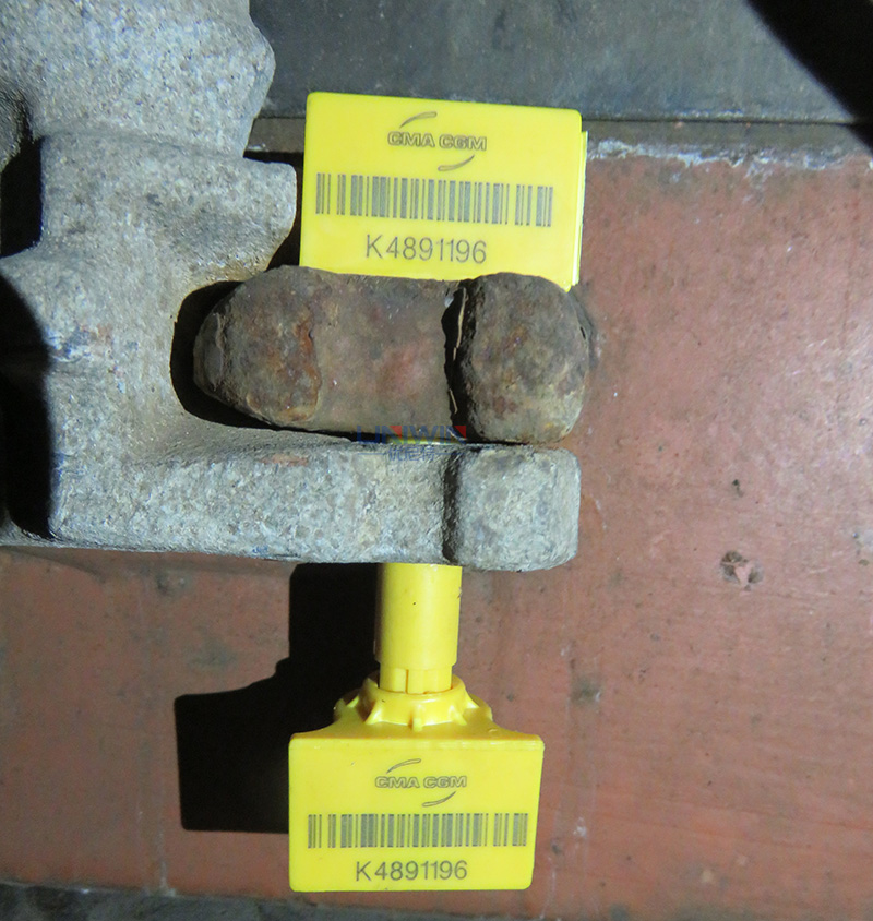 lead seal foe sealing the container
